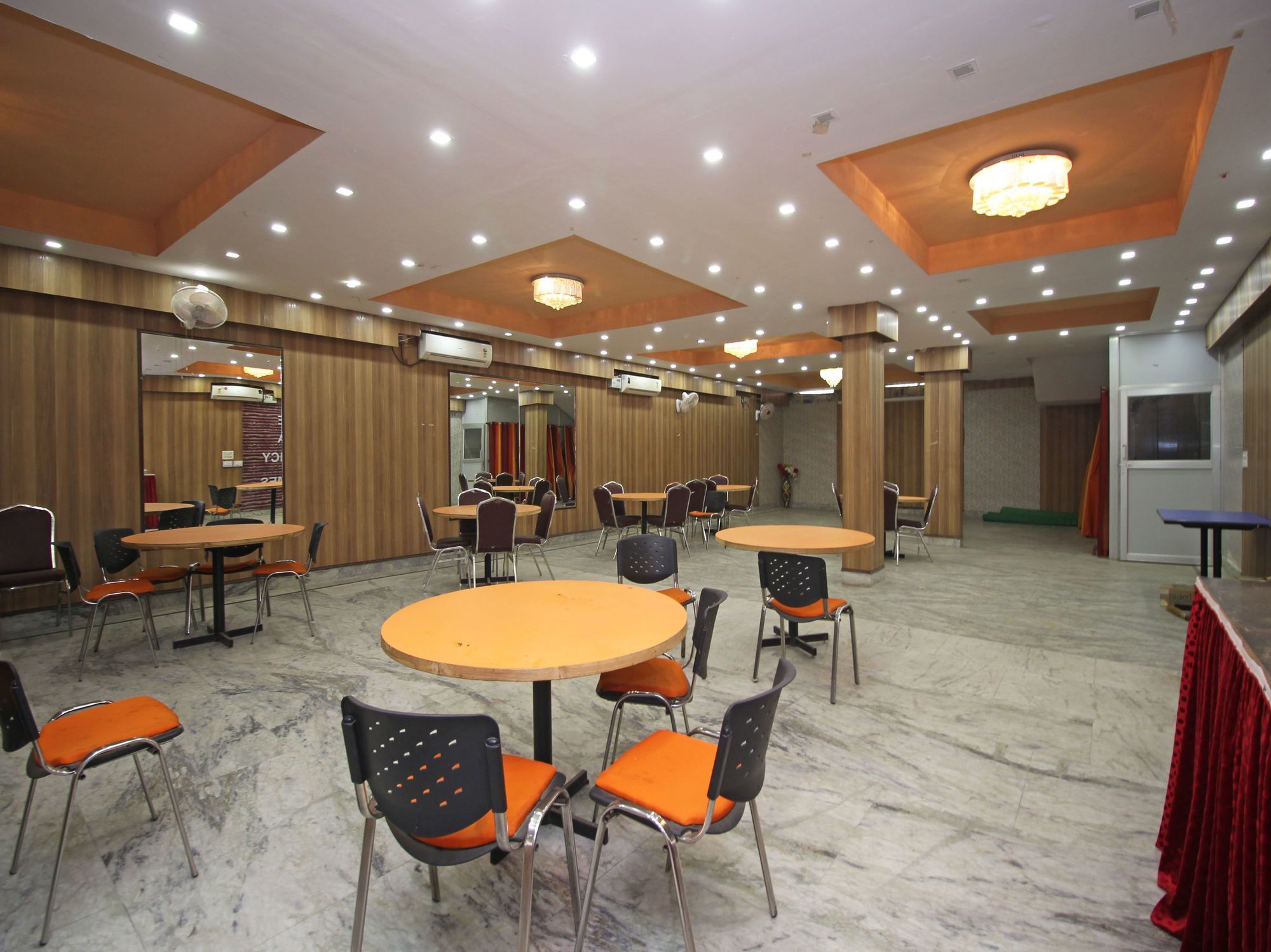 Oyo 576 Hotel Shree Kanta Residency Ґурґаон Екстер'єр фото