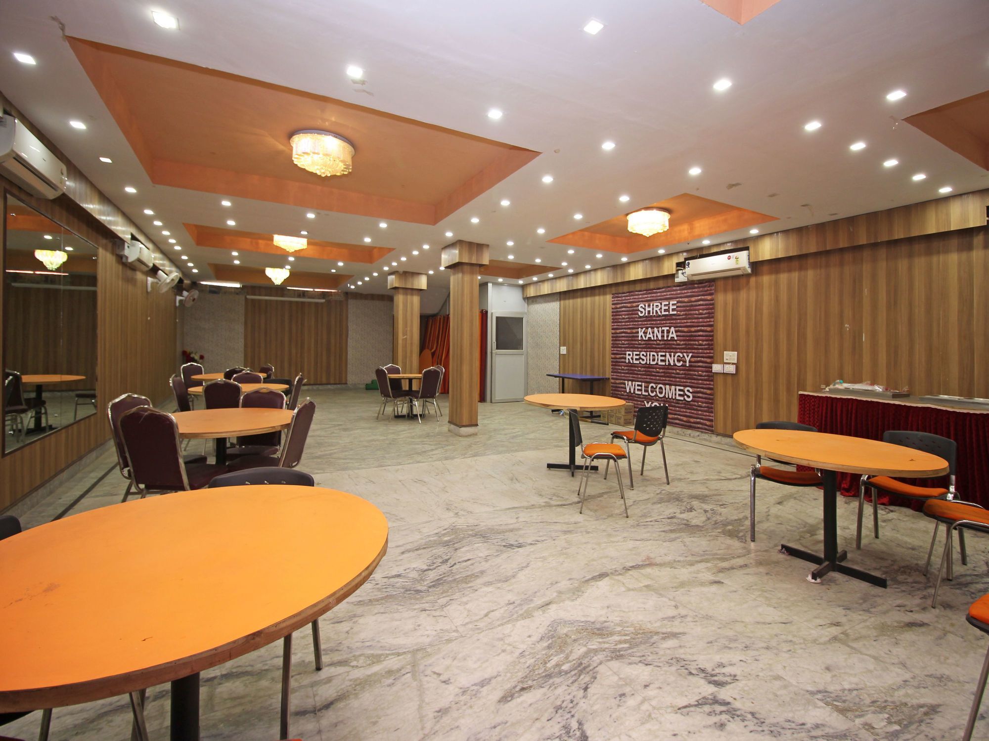 Oyo 576 Hotel Shree Kanta Residency Ґурґаон Екстер'єр фото