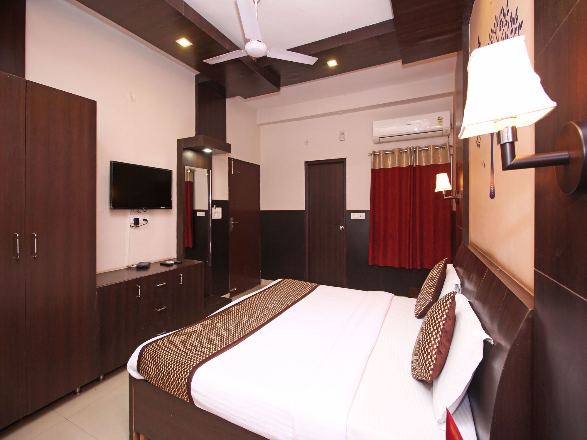 Oyo 576 Hotel Shree Kanta Residency Ґурґаон Екстер'єр фото