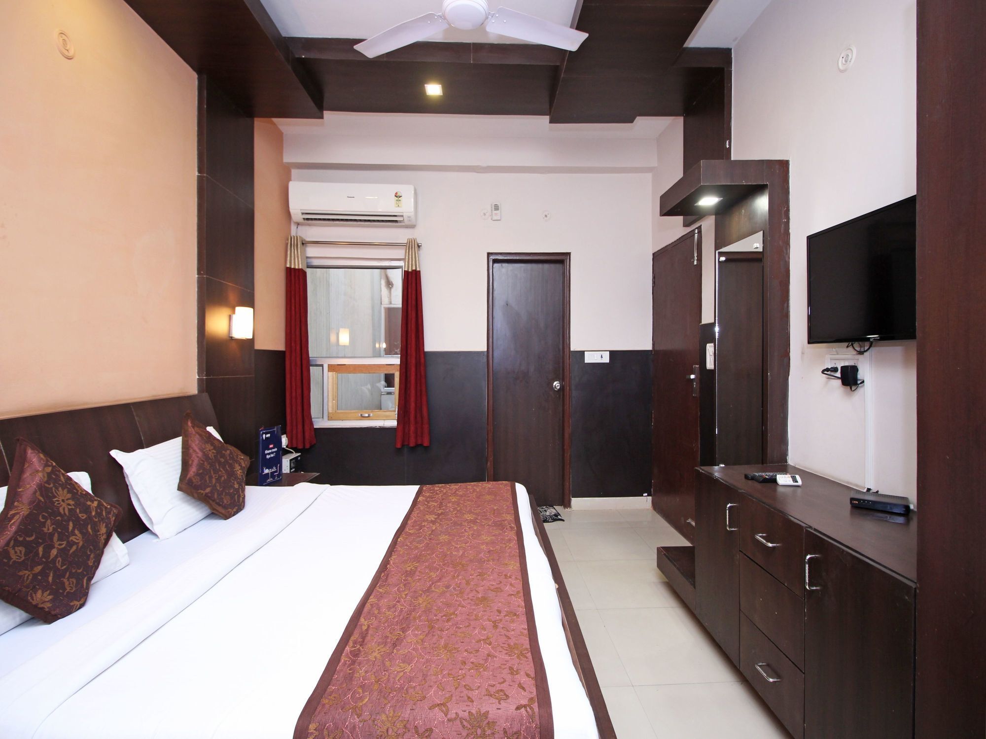 Oyo 576 Hotel Shree Kanta Residency Ґурґаон Екстер'єр фото