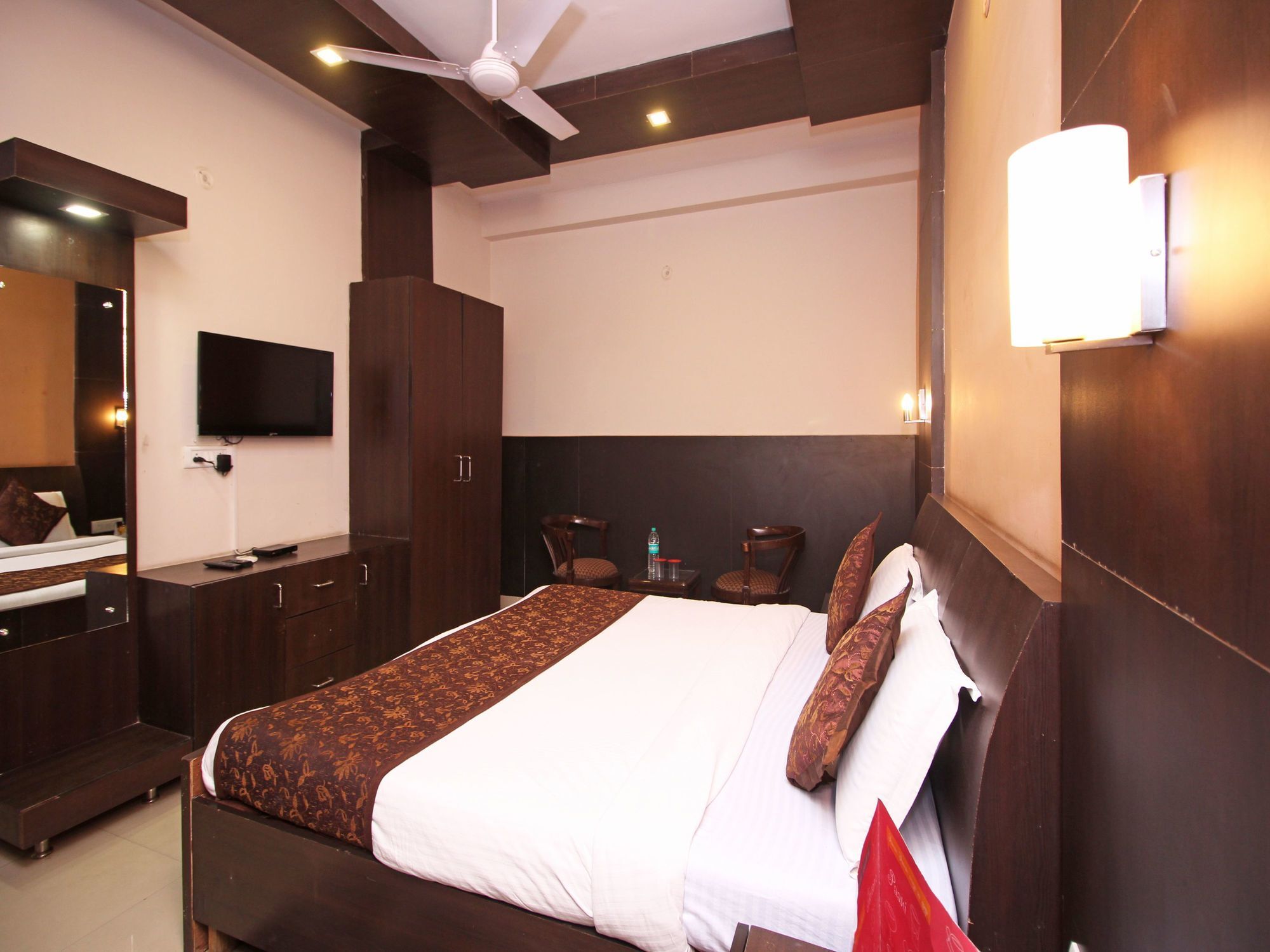 Oyo 576 Hotel Shree Kanta Residency Ґурґаон Екстер'єр фото