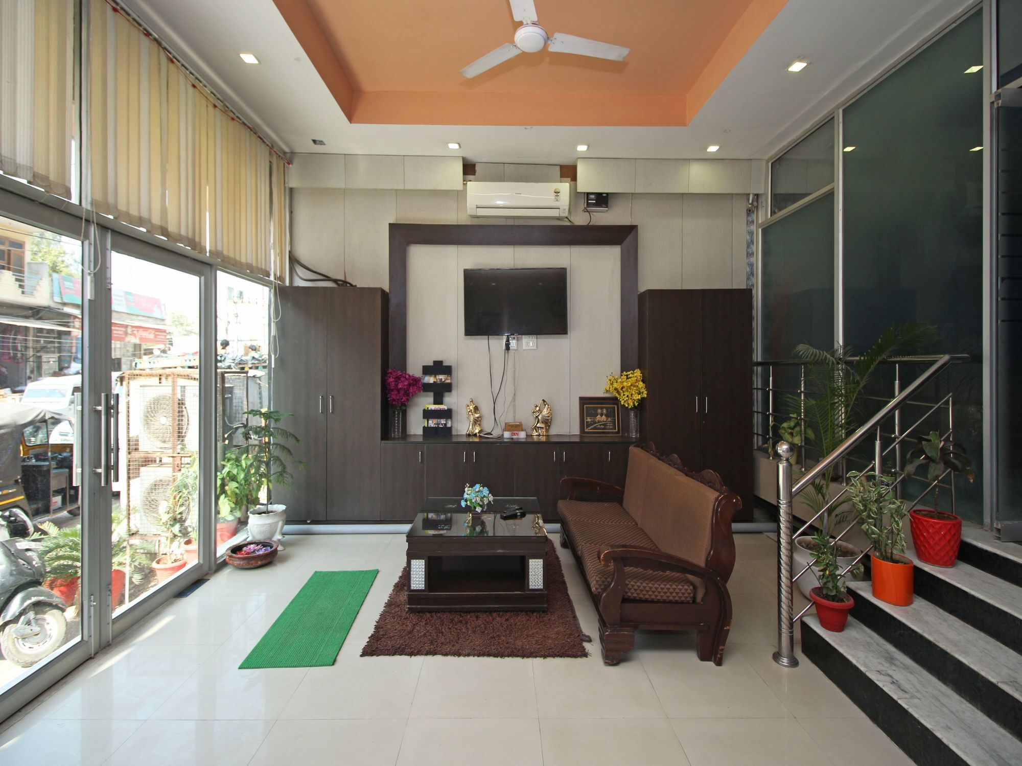 Oyo 576 Hotel Shree Kanta Residency Ґурґаон Екстер'єр фото