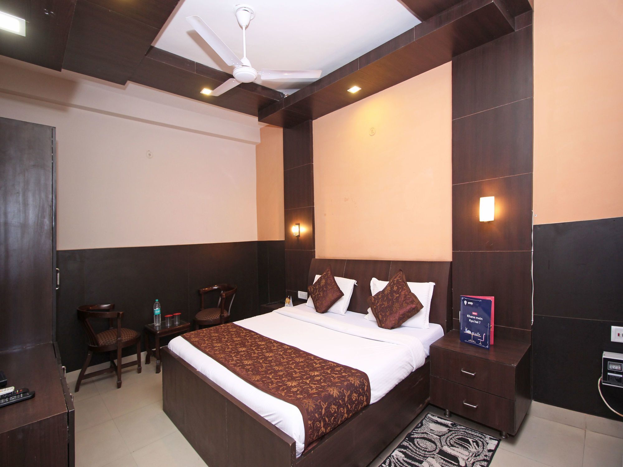 Oyo 576 Hotel Shree Kanta Residency Ґурґаон Екстер'єр фото