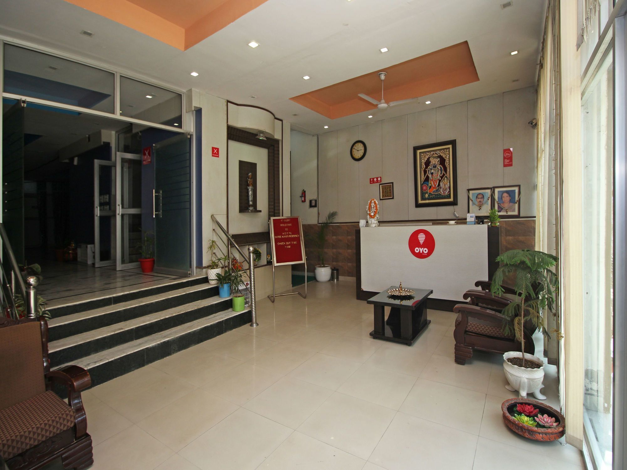 Oyo 576 Hotel Shree Kanta Residency Ґурґаон Екстер'єр фото